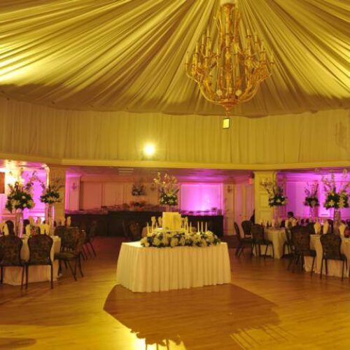 Wedding reception, gold lightings, white table and chandelier